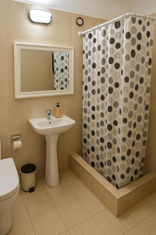 Cozy Big With Balcony Апартаменти